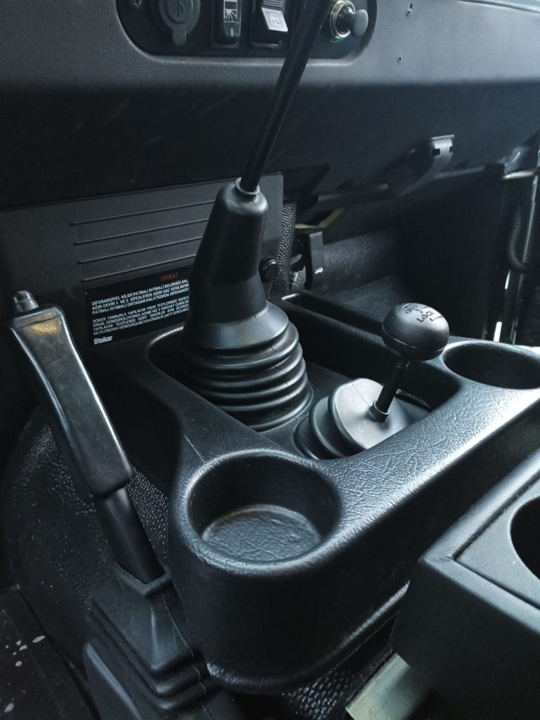 LAND ROVER Defender RN380 Şanzıman Üstü PLASTİK Bardaklık