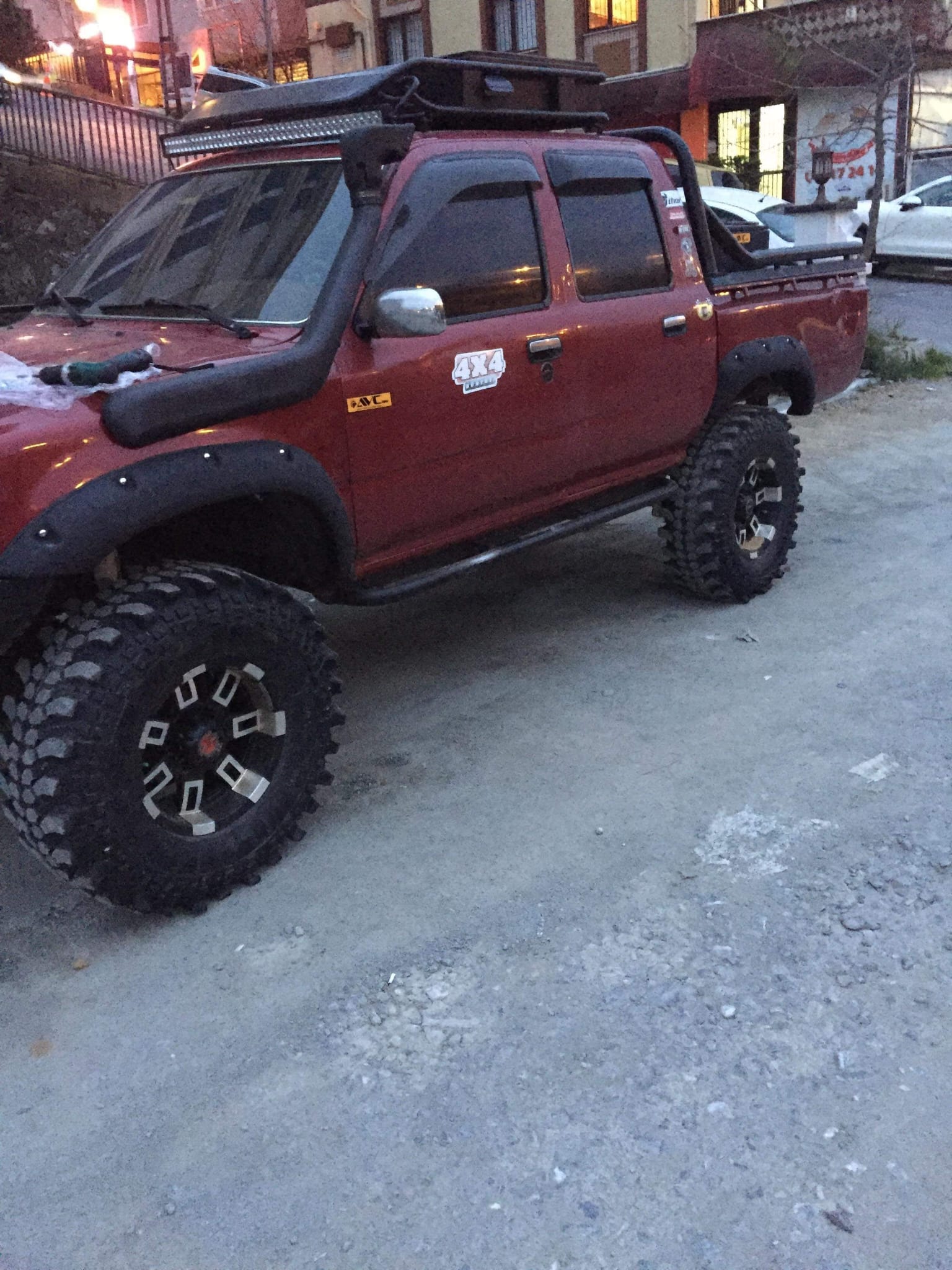 Toyota Hilux LN Moonvisor