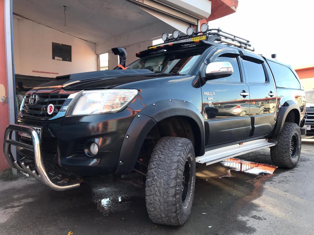 Hilux Vigo Moonvisor Işıklı Kep