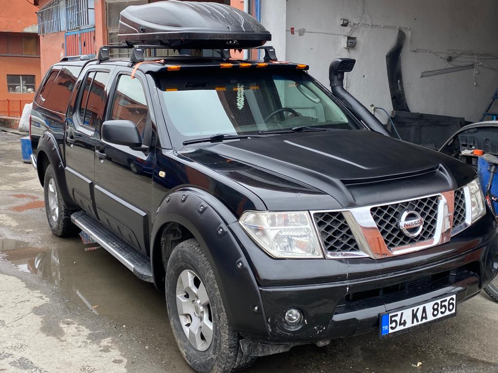 Navara D40 Moonvisor Ön Cam üstü Kep