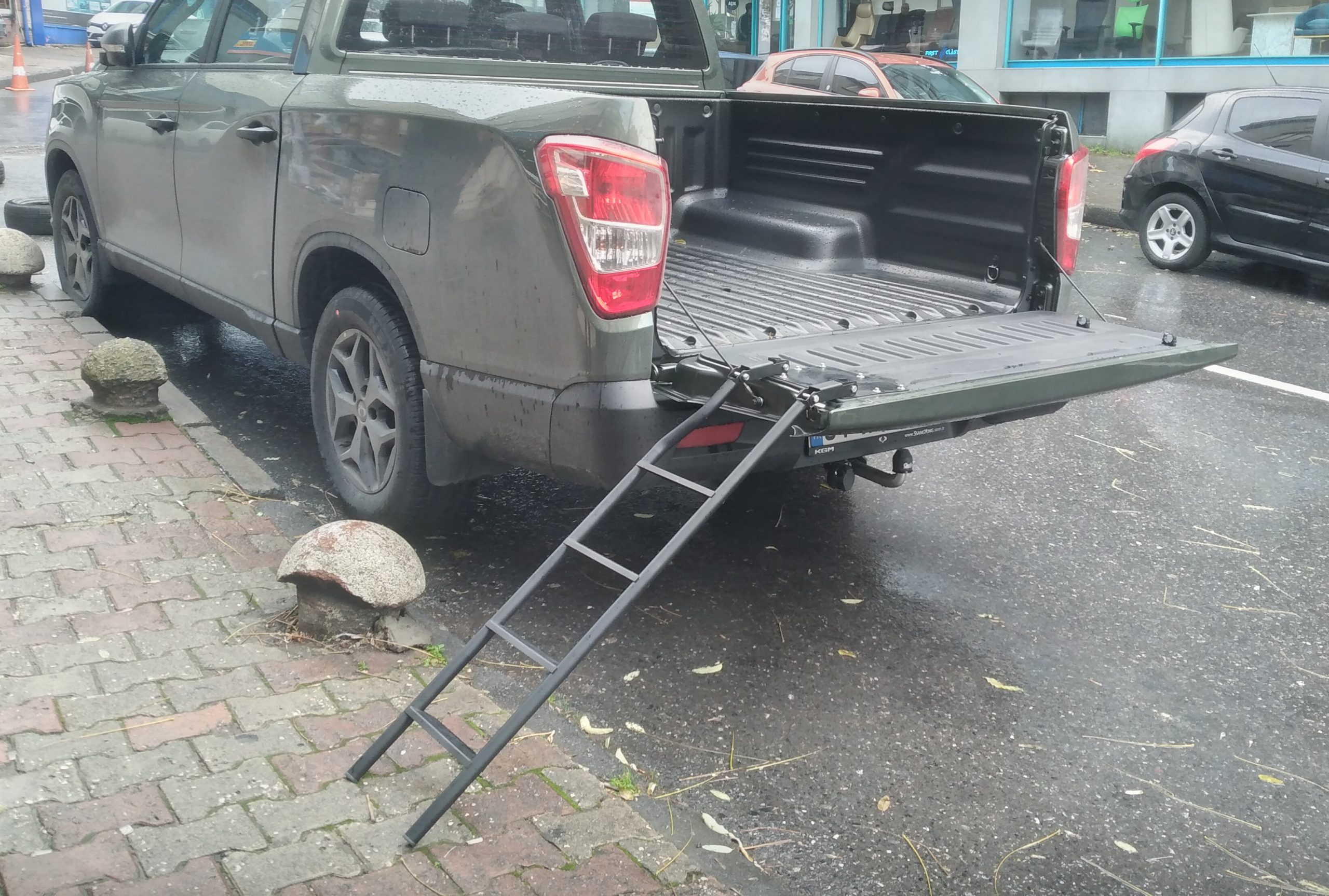 KARANFİL OTO PİCKUP ÜNİVERSAL ARKA BAGAJ MERDİVENİ