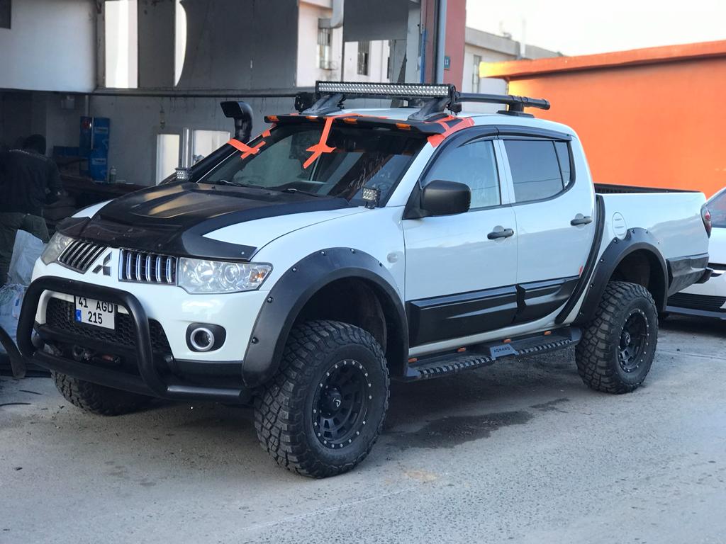 L200 Yan Kaplama Kapı Korumaları Sıfır Set