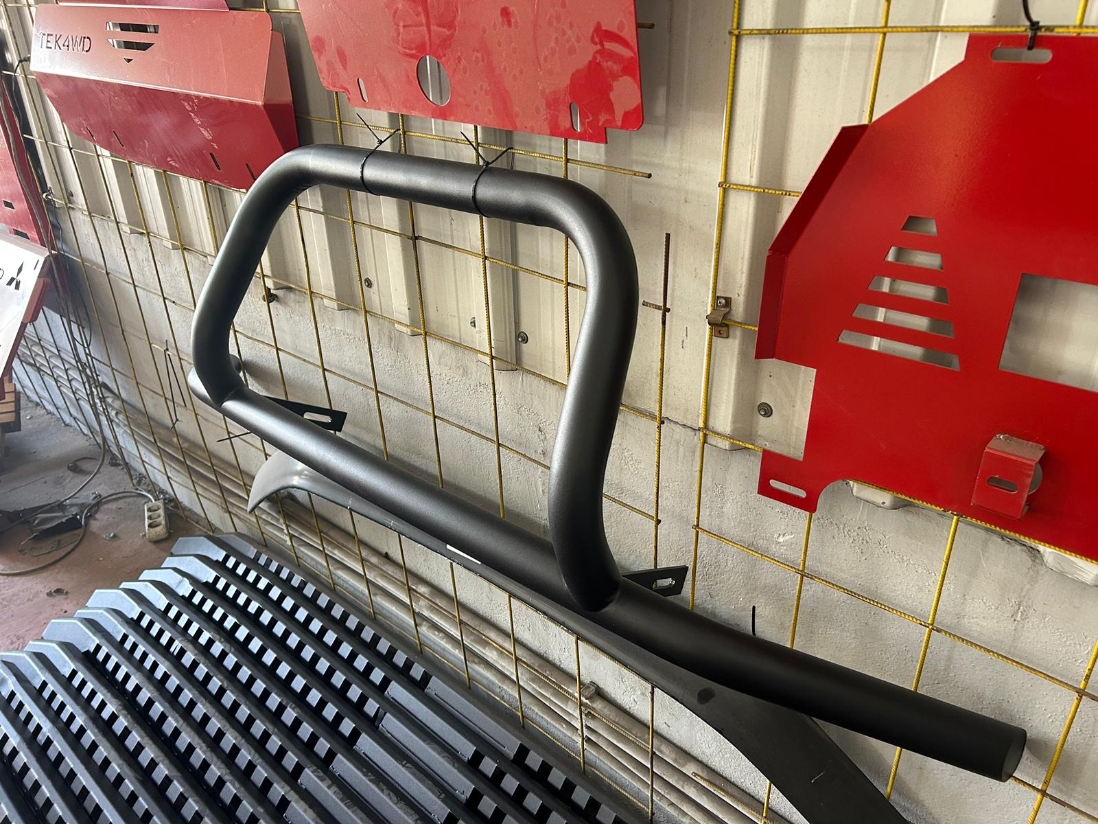 L200 ÖN KORUMA DEMİRİ DOMUZLUK