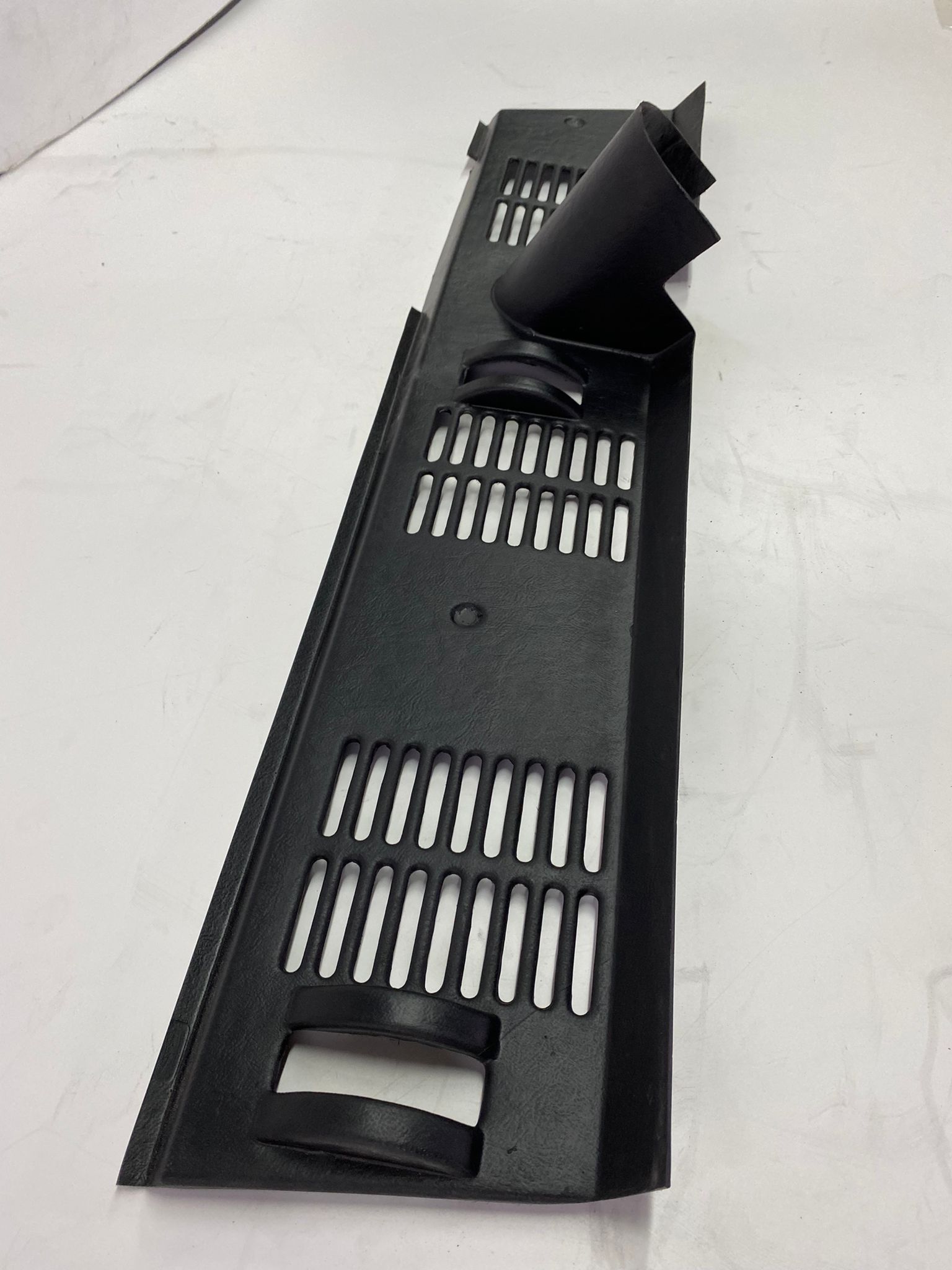 Land Rover Defender Kalorifer Paneli